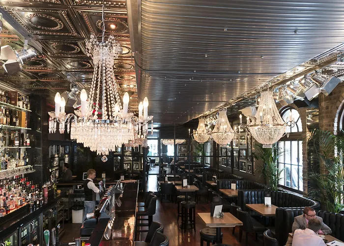 Hotel with view: Angels Share Hotel