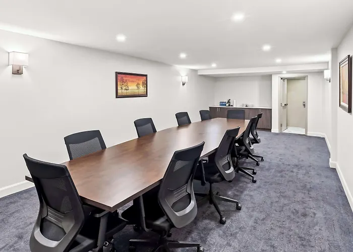 Best Western Plus Montreal East