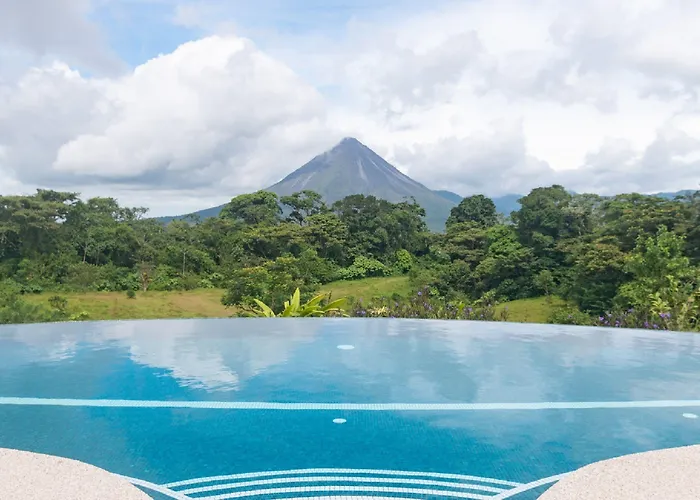 Hotel cerca del colegio: Hotel Arenal Lodge