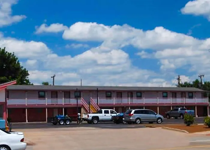 Cheap hotel: American Inn & Suites Childress