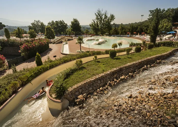 Hotel familiare: hu Norcenni Girasole Village