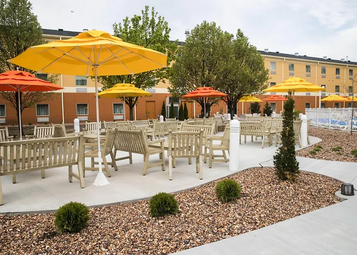 Cedar Point'S Express Hotel