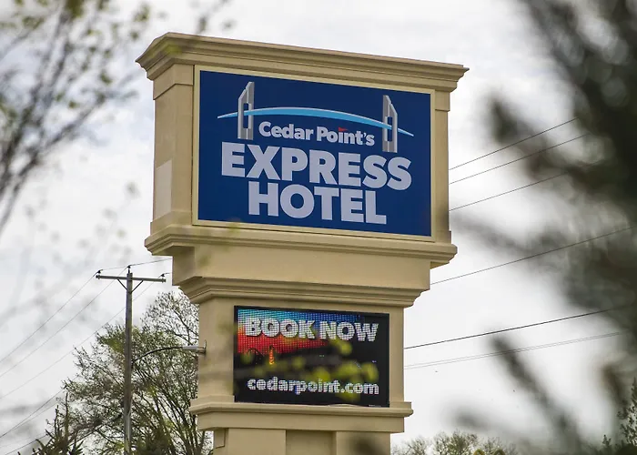 Cedar Point'S Express Hotel