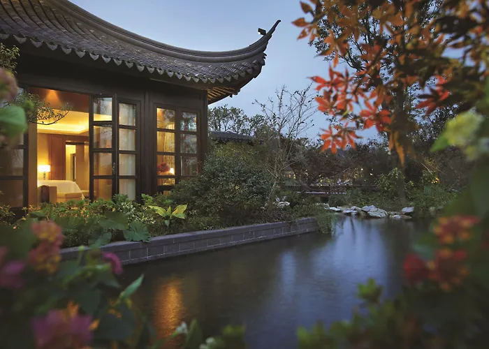 Hotels with a view Four Seasons Hangzhou At West Lake