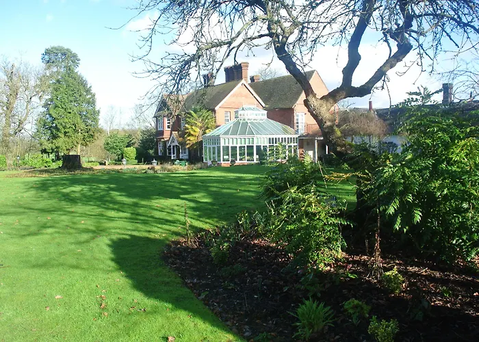 Pet Friendly hotel: The Farmhouse At Redcoats