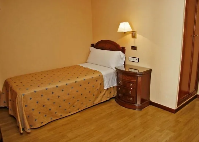  Hostal Victoria I