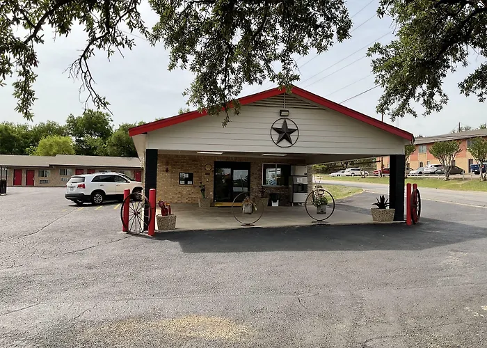 Glen Rose Inn & Suites