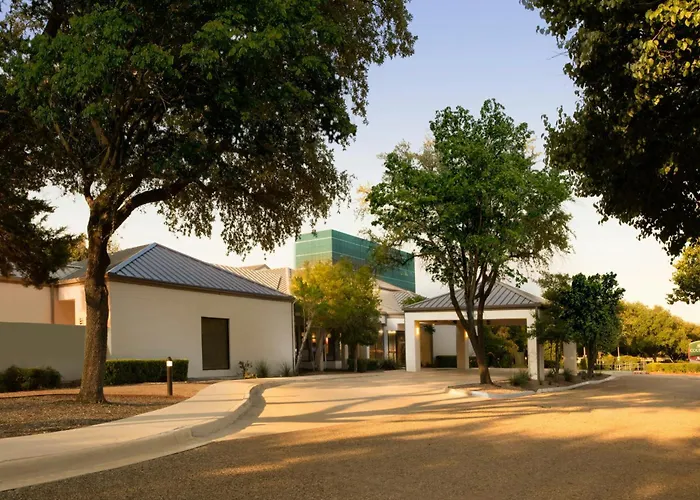 3 star hotels Courtyard Dallas Las Colinas