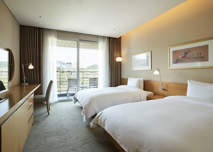 Rolling Hills Hotel