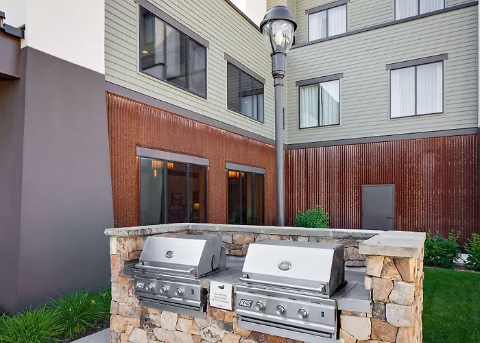 Hotel with pool: Homewood Suites By Hilton Kalispell