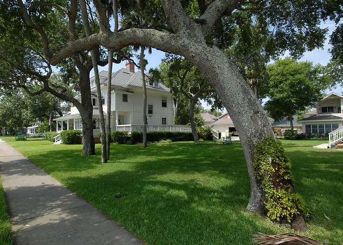 Night Swan Intracoastal Bed & Breakfast