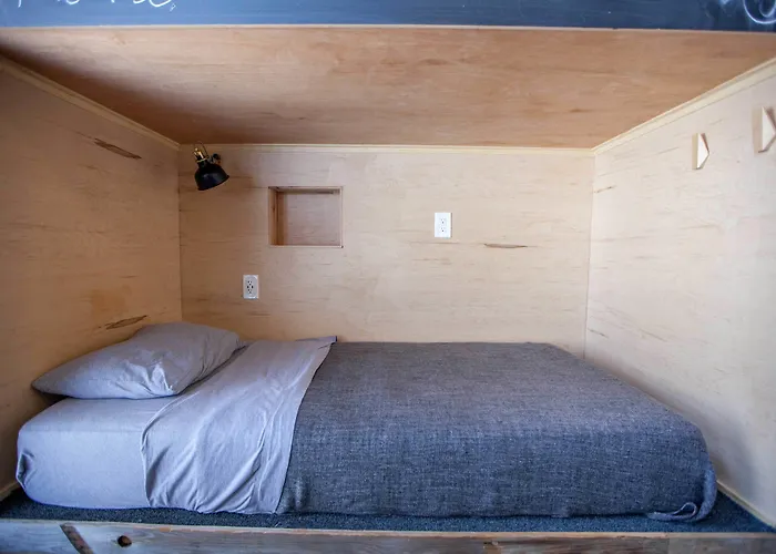 Beach hotel: Podshare Hollywood