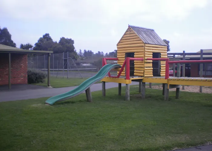 Hotel with Tennis: Best Western Colonial Village Motel