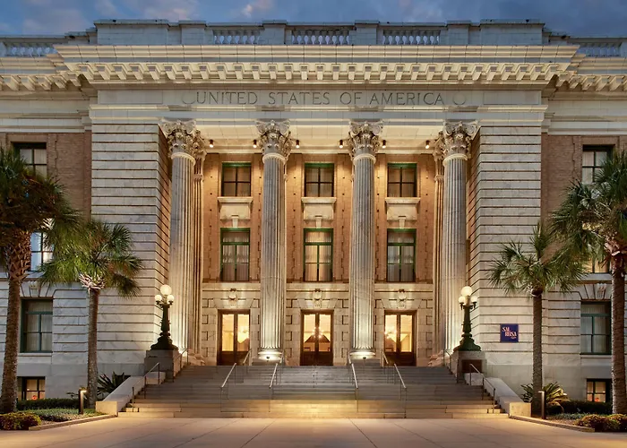 Le Meridien , The Courthouse