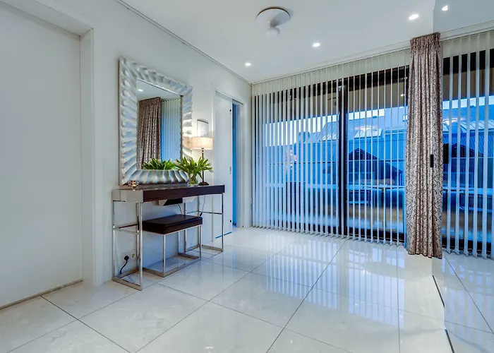 Black Pearl Apartment