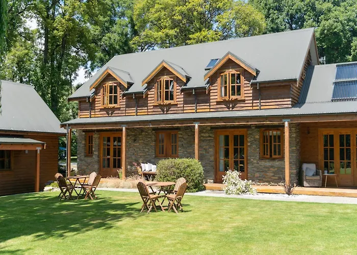 B&B only: Wanaka Homestead Lodge & Cottages