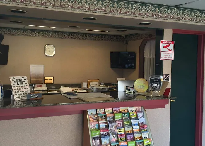 Airport Hotel: Express Inn