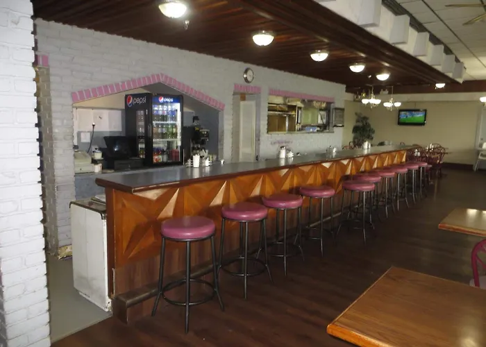 Motel: Airport Motor Inn