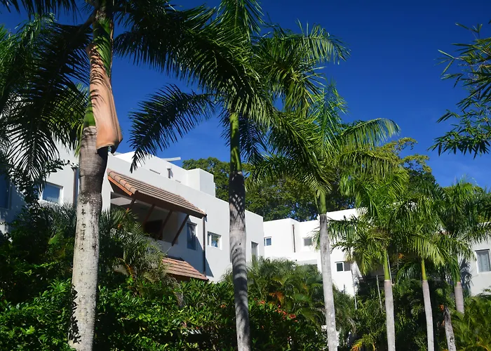 Jacuzzi hotel: Instyle Residences At Infiniti Blu