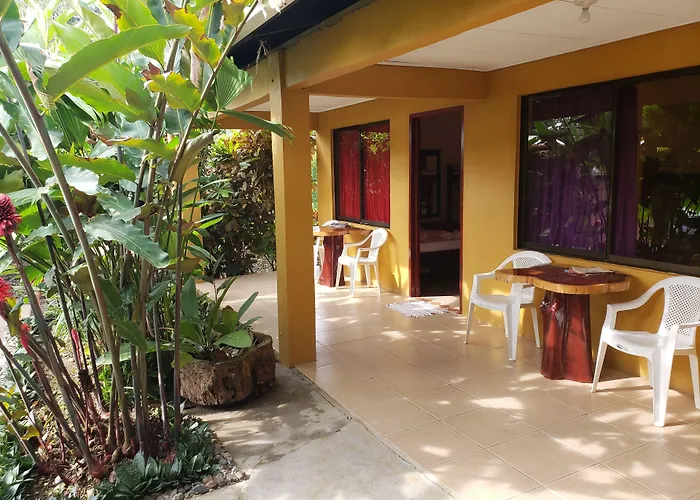 Cabinas Pura Vida B&B And Tour Operator