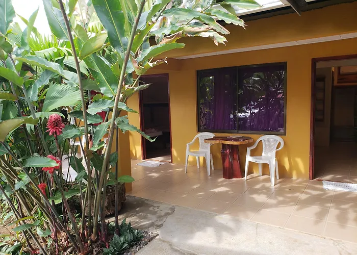 Cabinas Pura Vida B&B And Tour Operator
