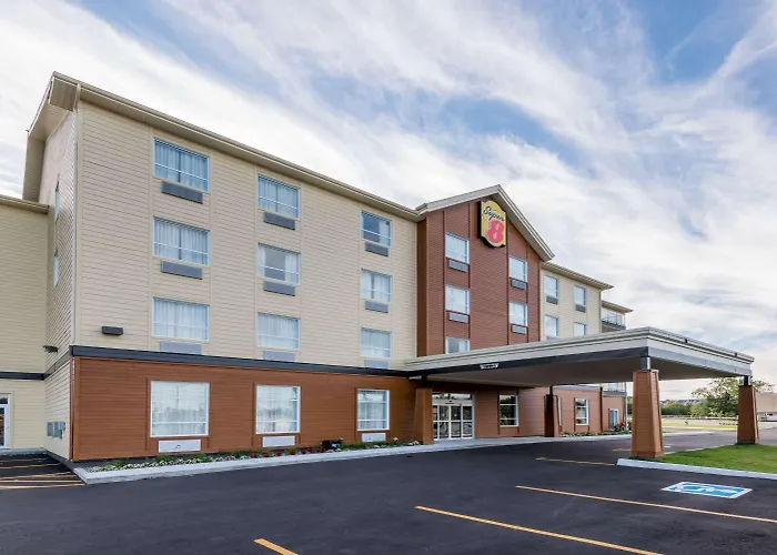 Romantic hotels Super 8 By Wyndham Mont Laurier