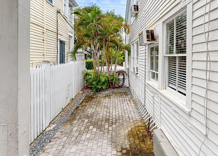 Cabin: Gardenia Getaway