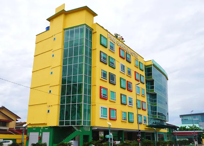 Hotel: Pine Garden Hotel
