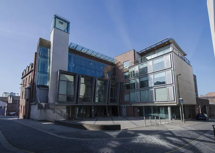 Hotel near College: The Arthouse Hotel