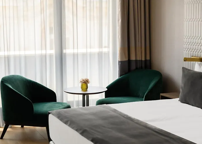 Emerald Hotel By Continental Group
