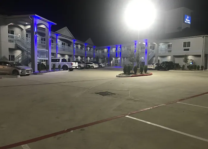 Haven Inn & Suites Willowbrook (Adults Only)