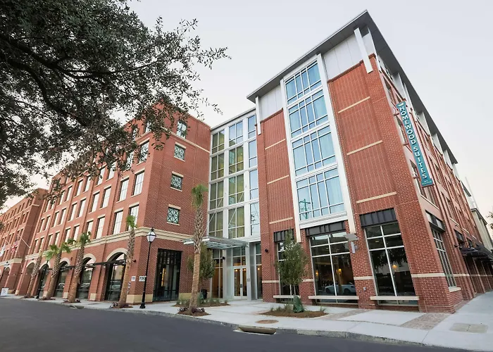 Romantic hotel: Homewood Suites By Hilton Charleston Historic District