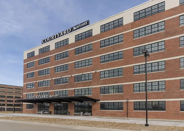 Hotels Close to Airport Courtyard By Marriott Waterloo Cedar Falls