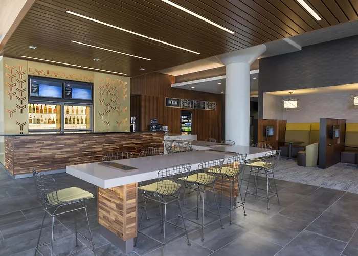 Hotels Close to Airport Courtyard By Marriott Waterloo Cedar Falls