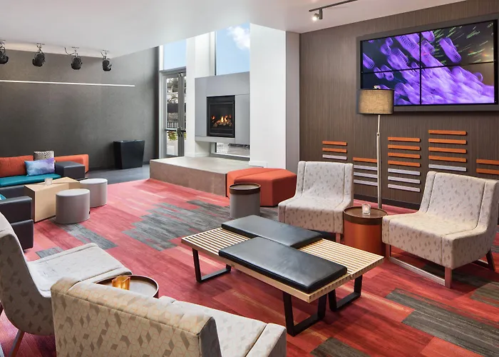 Pet Friendly hotel: Aloft Seattle Sea-Tac Airport