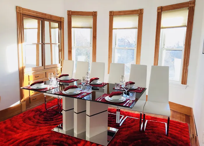 Guest house: Boston Lodge And Suites