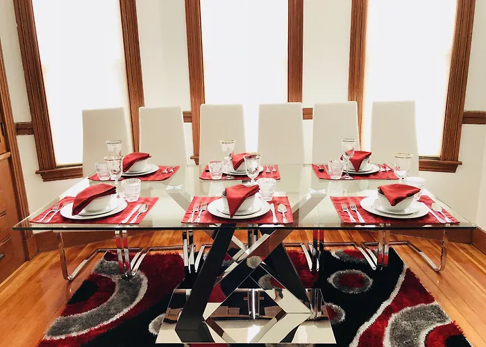 Guest house: Boston Lodge And Suites