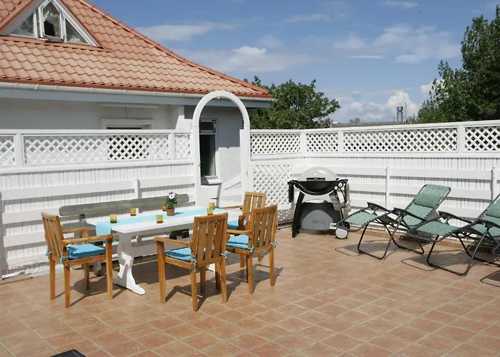 Hotels with pool Laugabjarg