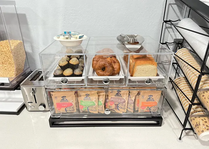 Beach hotel: Baymont By Wyndham Athens, Tn