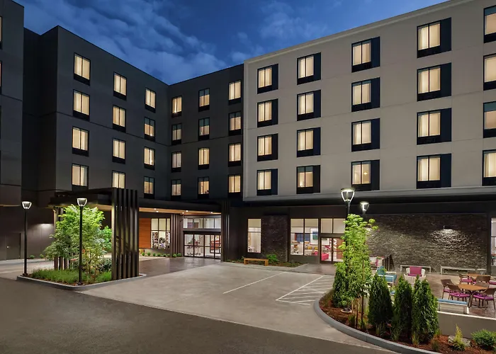 Central hotel: Hilton Garden Inn Seattle Airport