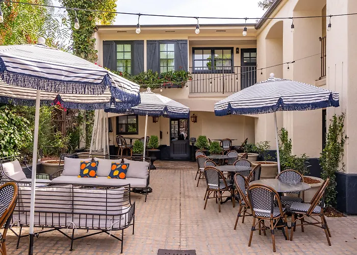 Petit Soleil - Bed, Breakfast And Bar