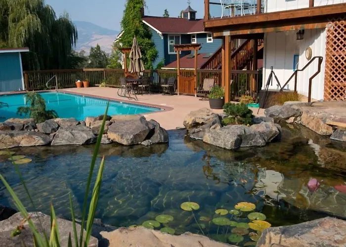 Hotel with pool: Country Willows Inn (Adults Only)