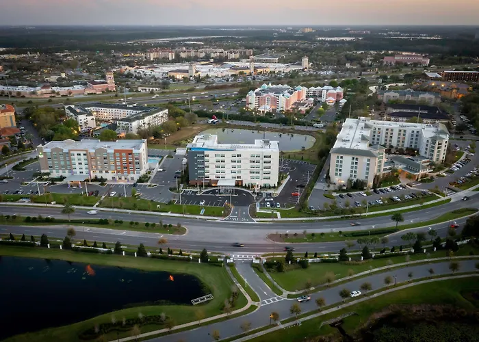 Hotels with pool Aloft Orlando Lake Buena Vista