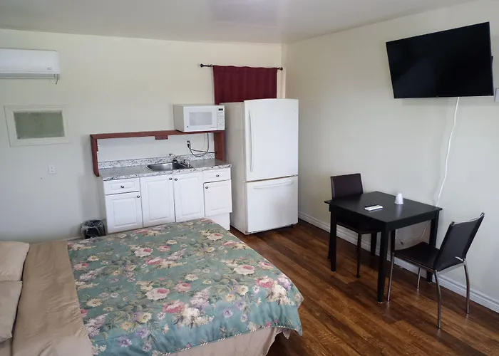 Motel: Park Side Motel