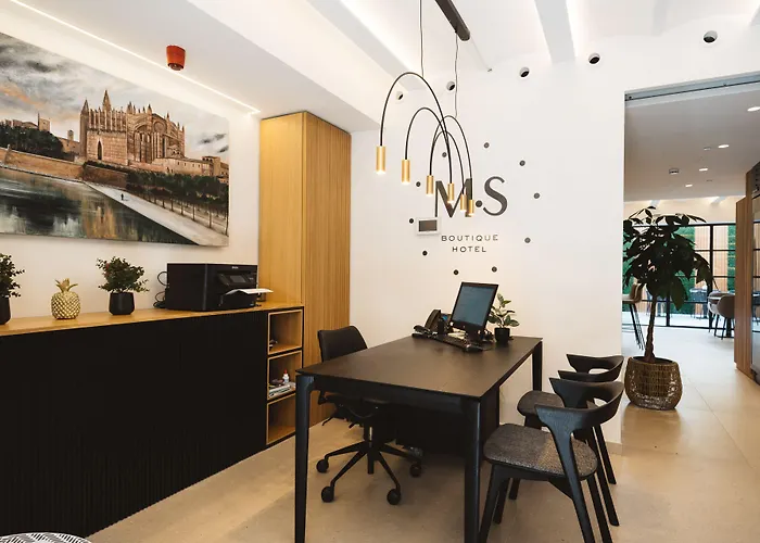 Hotel with view: Boutique Hotel Petit Montision