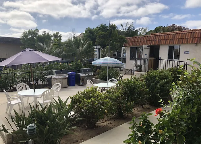 Hotel with Tennis: Moonlight Beach Motel