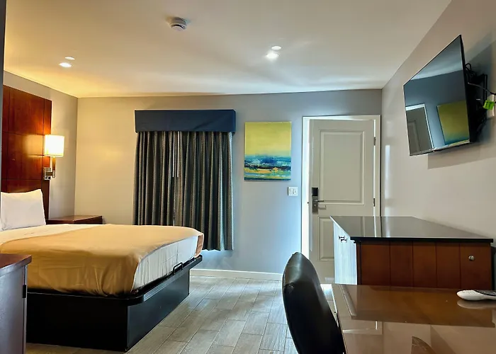 Motel: Oceanside Inn & Suites