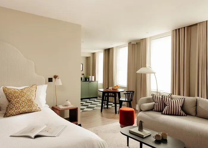 Ferienvermietung: Native Kings Wardrobe, St Pauls