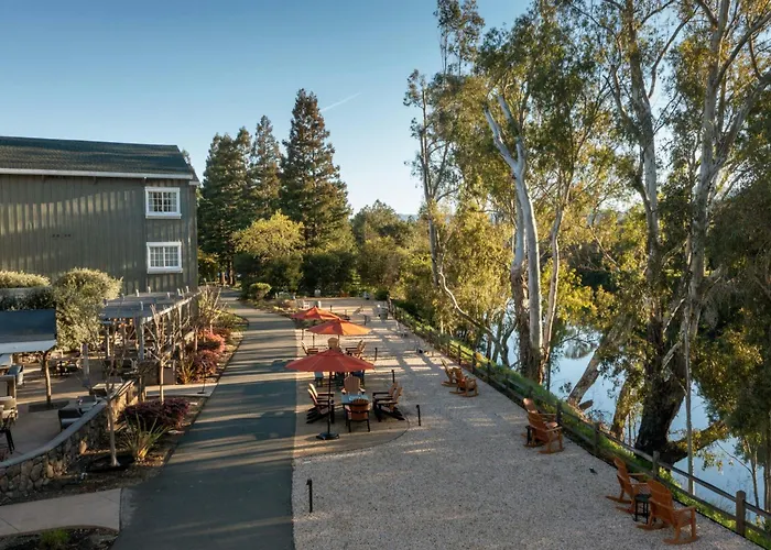 Family Hotel: River Terrace Inn