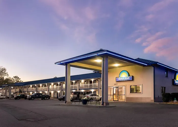 Kid friendly hotel Days Inn By Wyndham Valdosta I-75